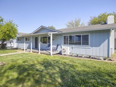 208 Macnew Ln, Grants Pass, OR, 97527