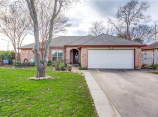 201 Brazil Dr, Hurst, TX 76054