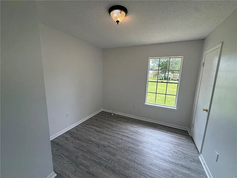 7662 Simmons Dr — Photo 9