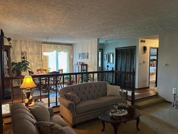2nd image of 4001 Aspen Dr.