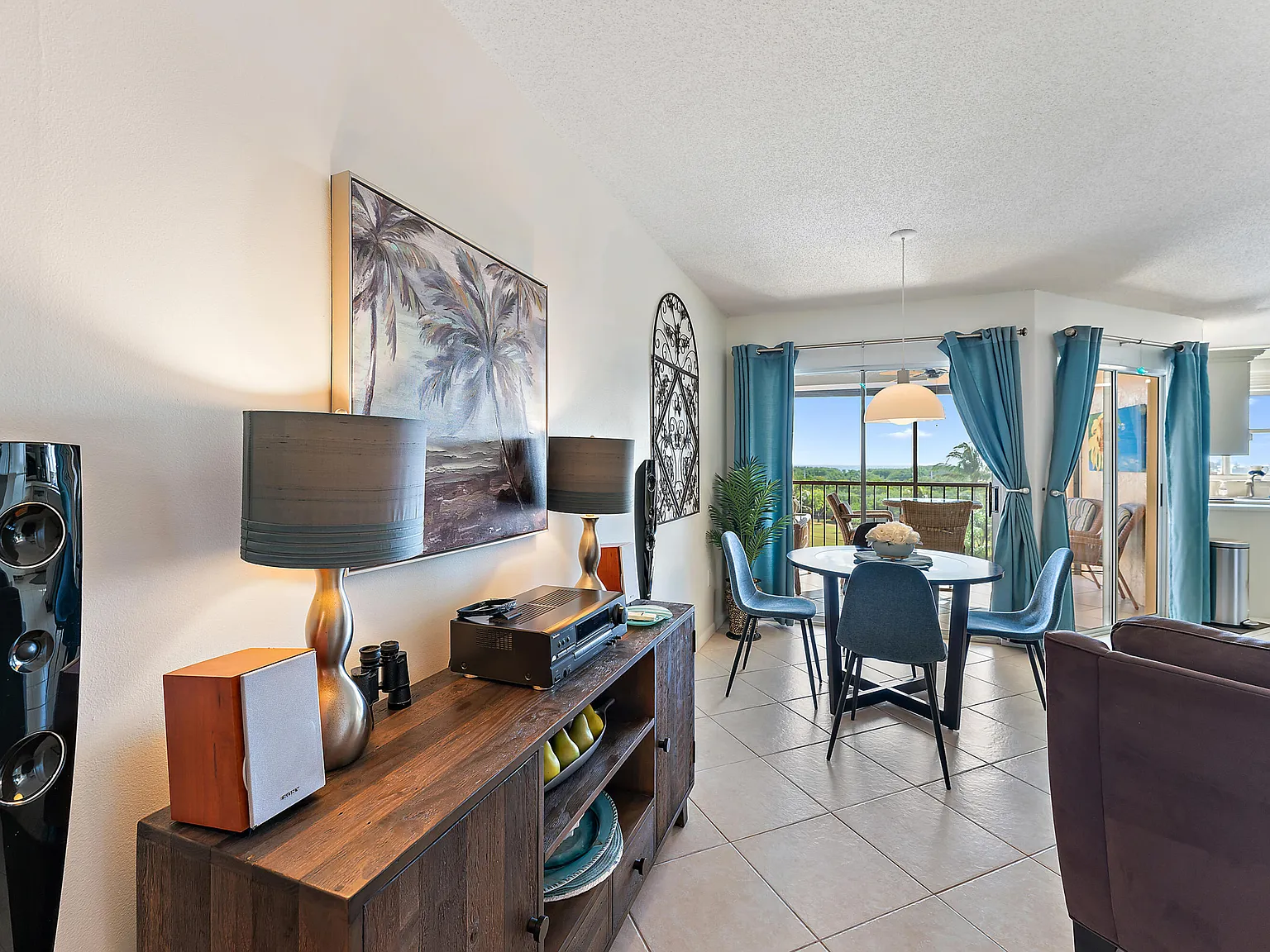 1 bed, 1.5 bath, 900 sqft, $5,800 — Photo 3