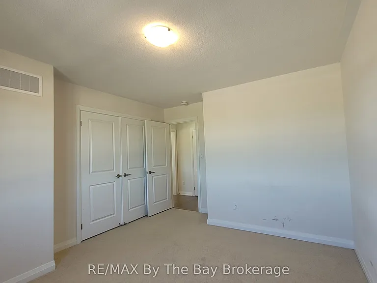 194 Union Blvd — Photo 22