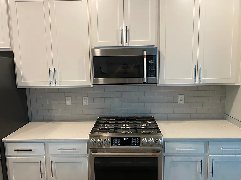 913 E 16th St — Photo 30