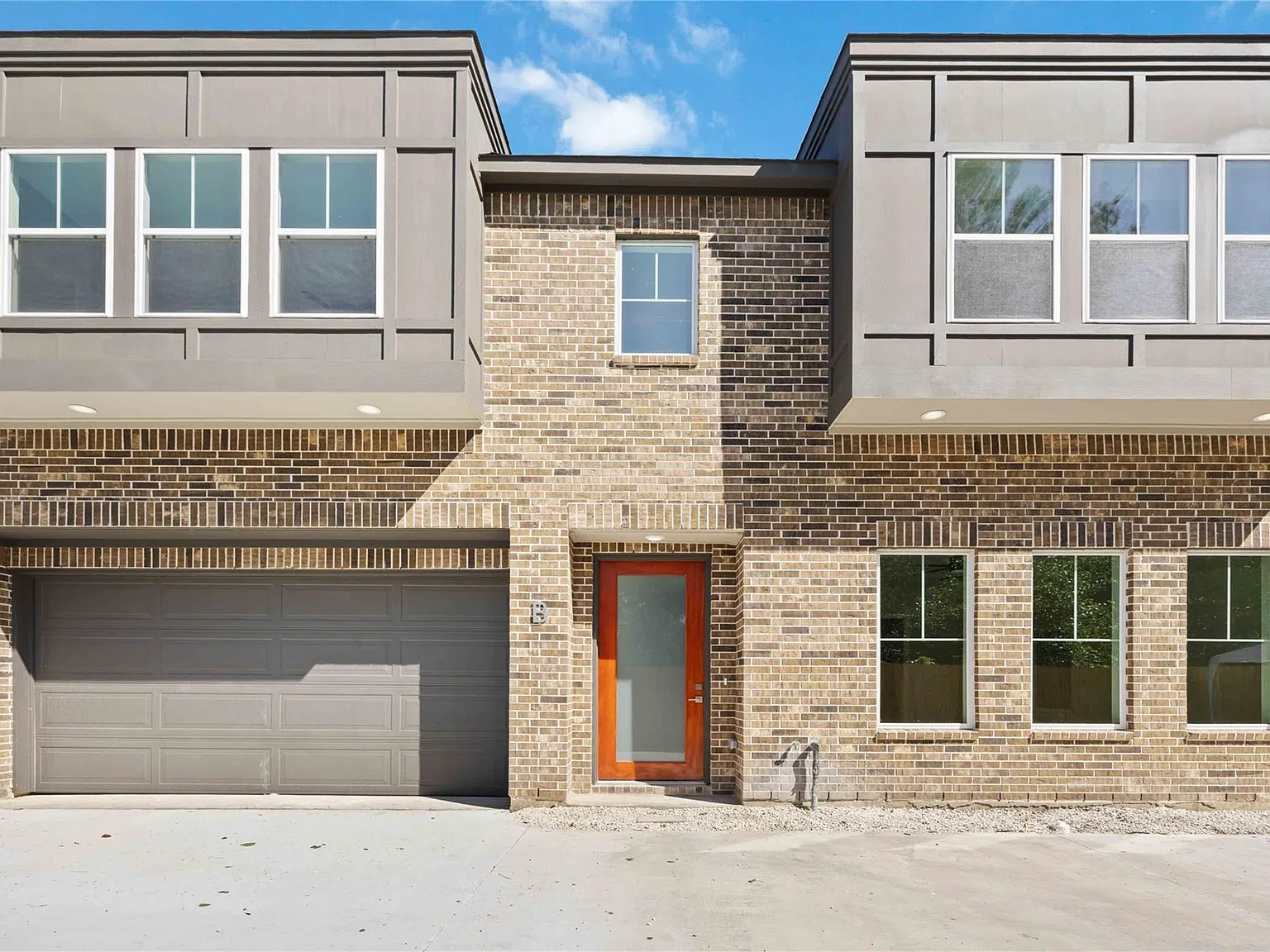 3 bed, 2.5 bath, 1814 sqft, $2,400 — Photo 1