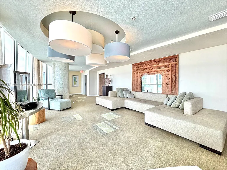 500 NE 29th St #601 — Photo 38
