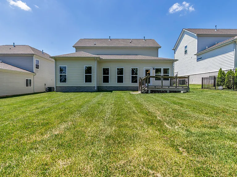 633 Castle Rd — Photo 34