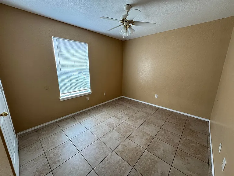 3203 Toledo Dr — Photo 34