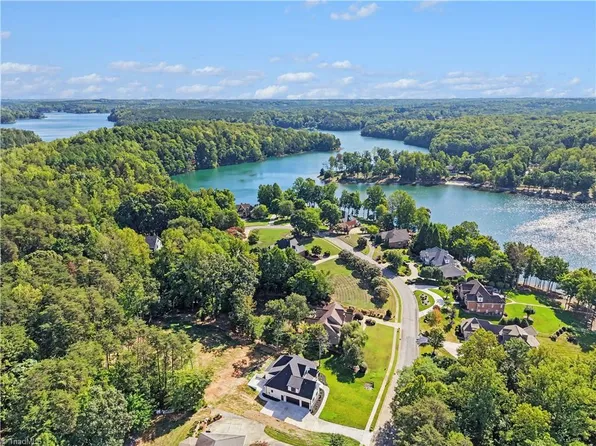 7640 Crossing Ridge Dr, Belews Creek, NC 27009