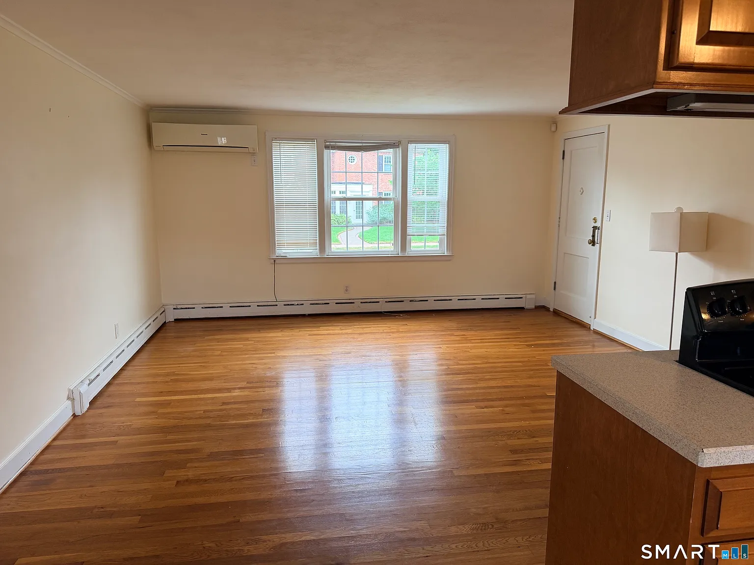 2 bed, 1.0 bath, 837 sqft, $2,000 — Photo 2