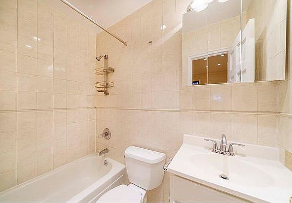 5th image of 209 E 76th St #1C