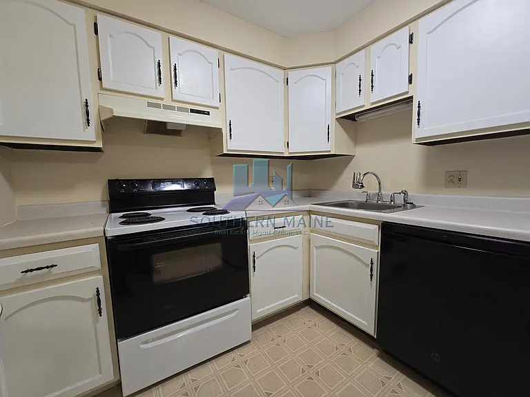 576 Riverside Dr #17 — Photo 8