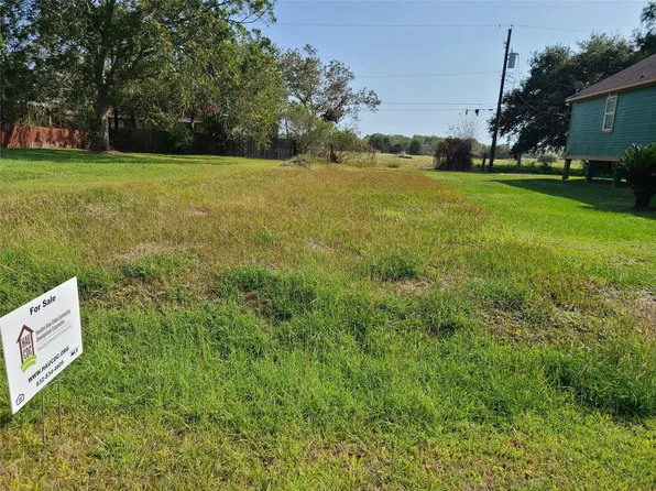 6715 Hawthorne Rd, Hitchcock, TX 77563