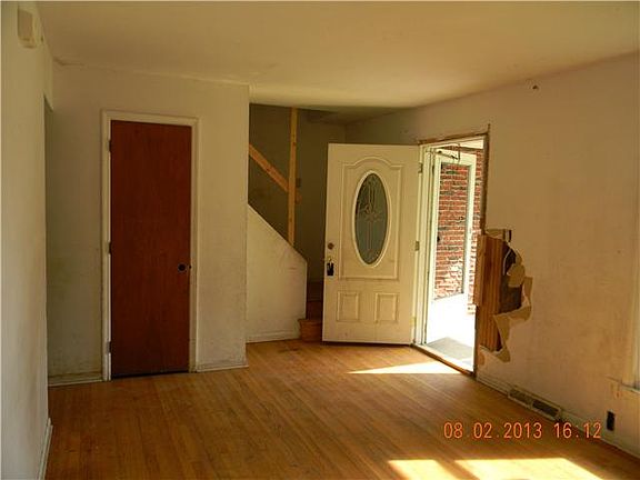 3rd image of 605 Crawford Ave