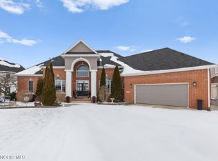 1338 Pine Valley Dr, Bowling Green, OH 43402