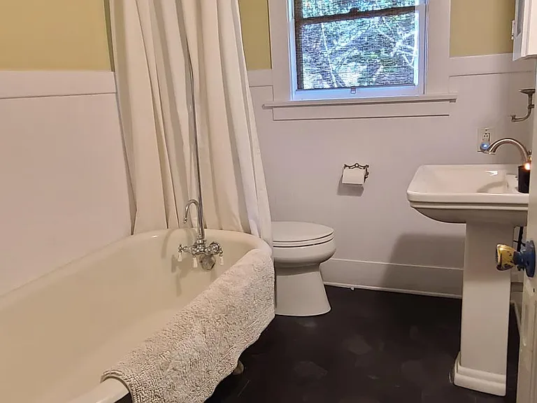 135 E Jefferson Ave — Photo 11