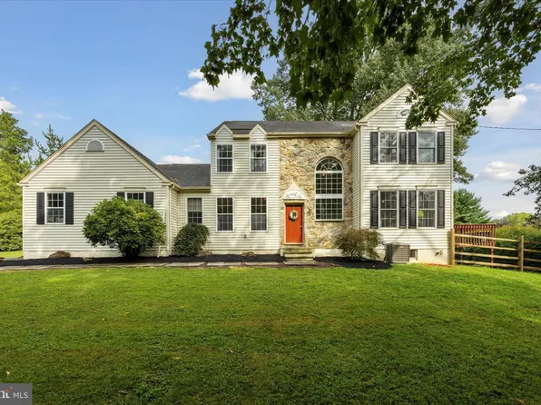 8 W Bishop Hollow Rd, Media, PA 19063