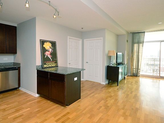 3rd image of 1134 W Granville Ave APT 1205B