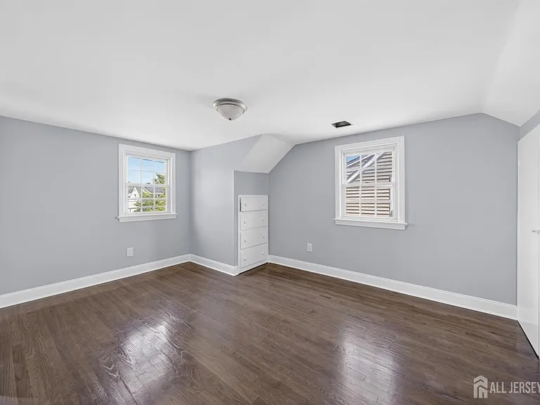 125 E Cherry St — Photo 15