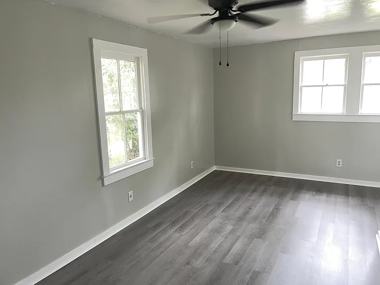 1313 Parkview Dr — Photo 11
