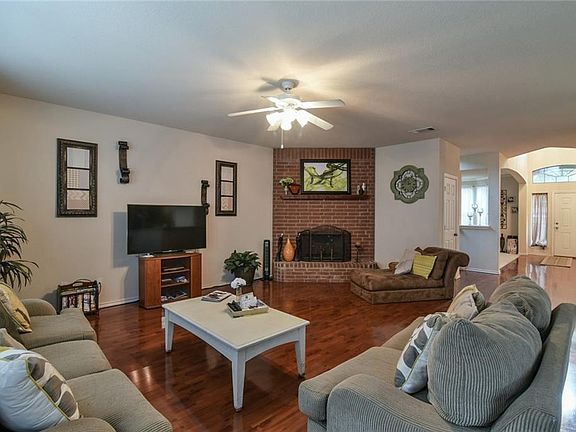 5th image of 9205 Water Oak Dr
