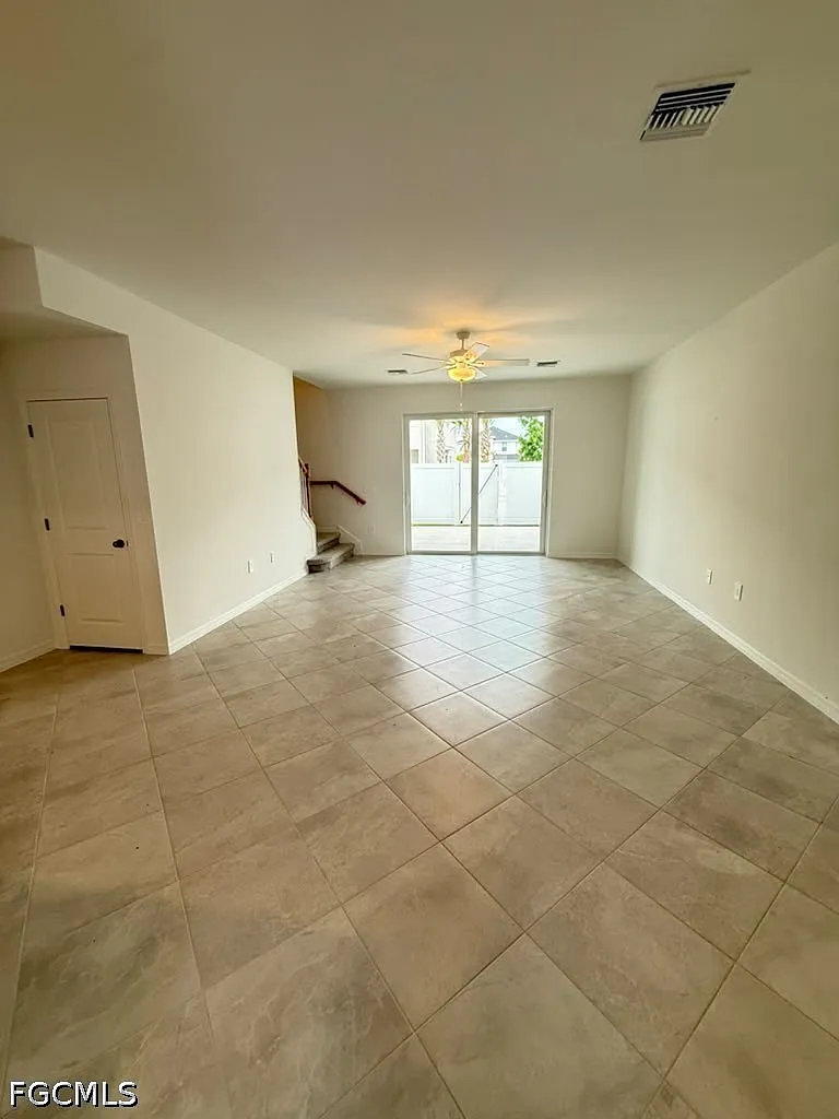 3 bed, 2.5 bath, 1879 sqft, $2,300 — Photo 4