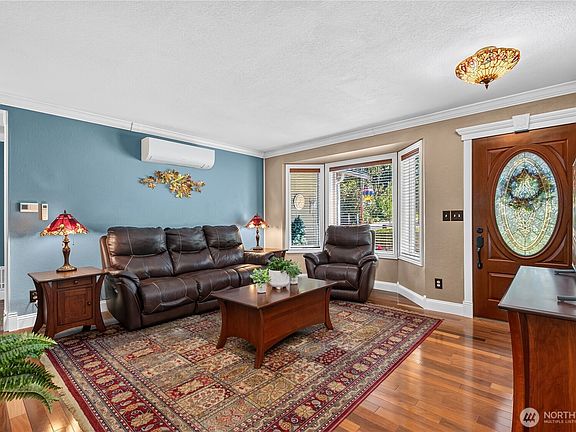 2nd image of 10929 180th Street SE