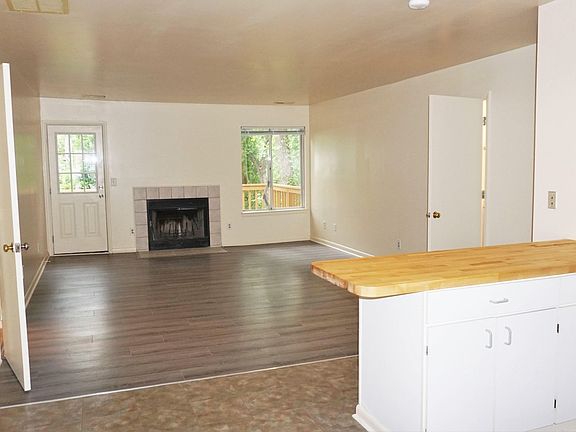3rd image of 103 Westerly Ave Unit B