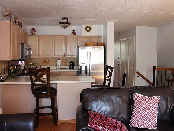 4th image of 1860 Seward Ave