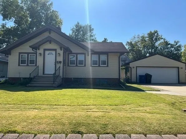 3308 Woodland Ave, Des Moines, IA 50312