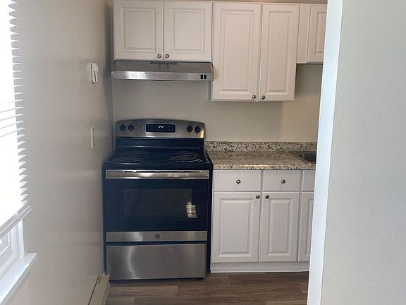 2nd image of 2836 Nichols St #5