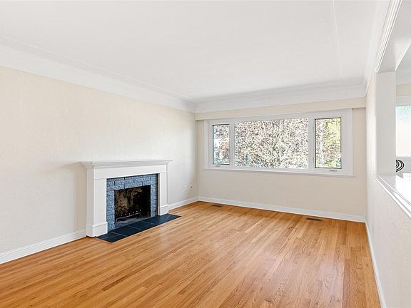 4th image of 1055 Clarke Rd