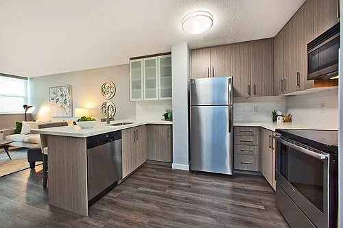 2575 Danforth Ave Photo 1