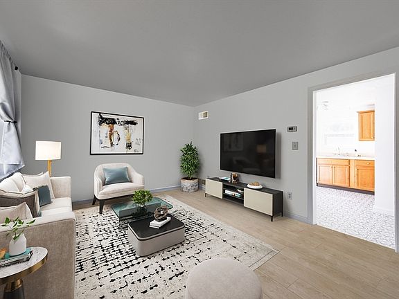 5th image of 166 E Bacon St #4
