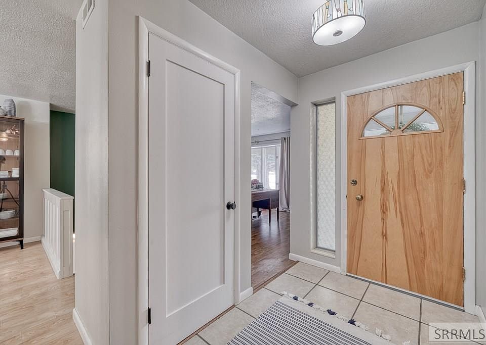 1093 E 25th St, Idaho Falls, ID 83404 | Zillow