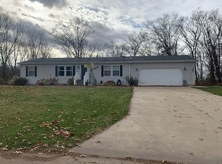 31647 Lake Shore Dr, Dowagiac, MI 49047