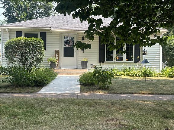 4th image of 1608 Douglas Street