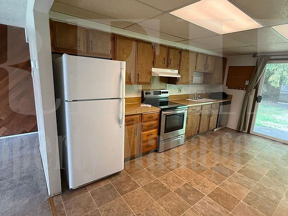 4th image of 583 NE Conifer Dr