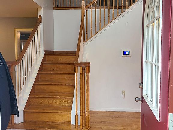 3rd image of 23 Deerfield Dr