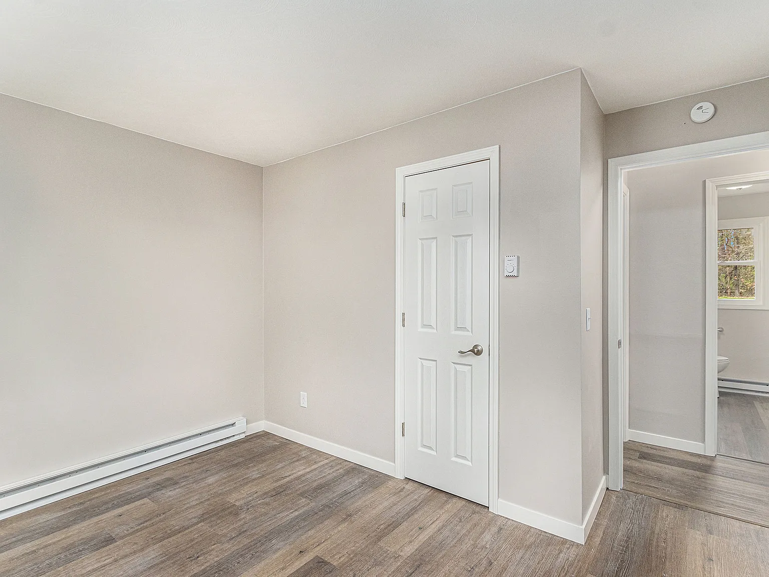2 bed, 1.0 bath, $1,100 — Photo 2