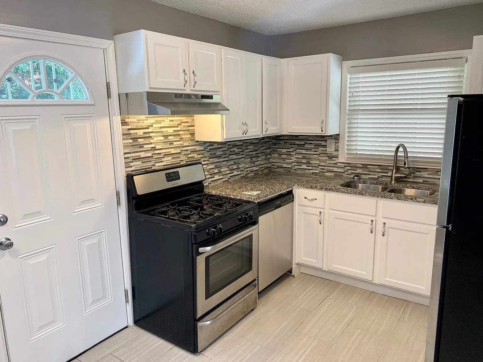 3 bed, 1145 sqft, $2,175 — Photo 4