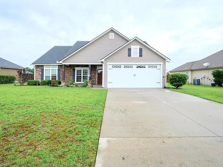 4063 McKenzie Ln — Photo 1