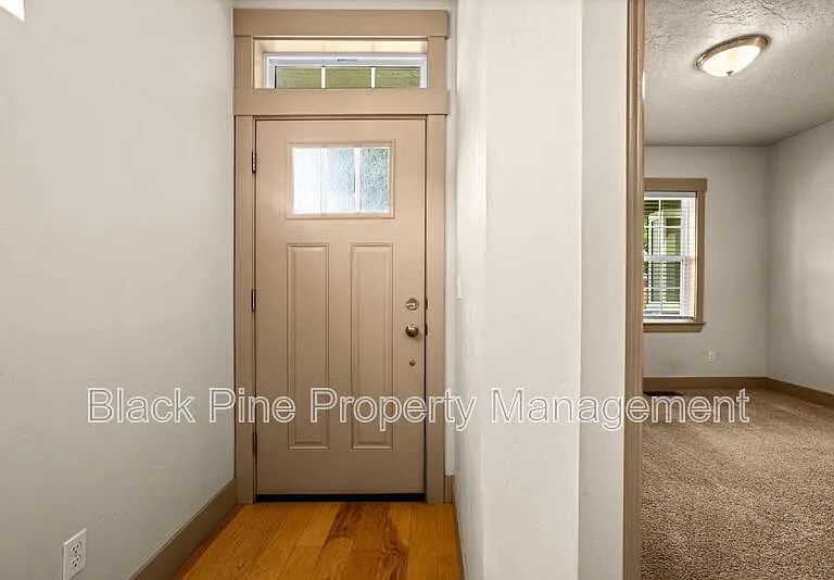 909 N 31st St — Photo 4