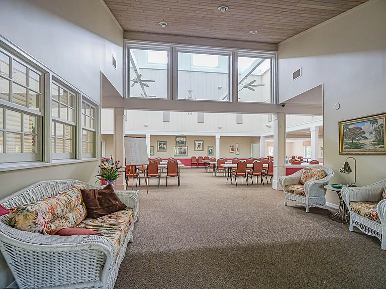 335 Hawthorne Ln — Photo 30
