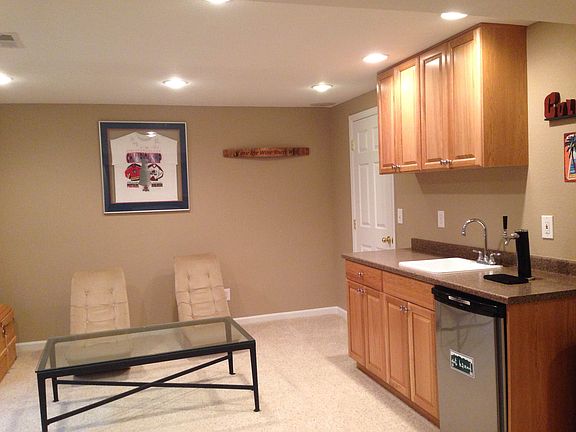 Basement wet bar