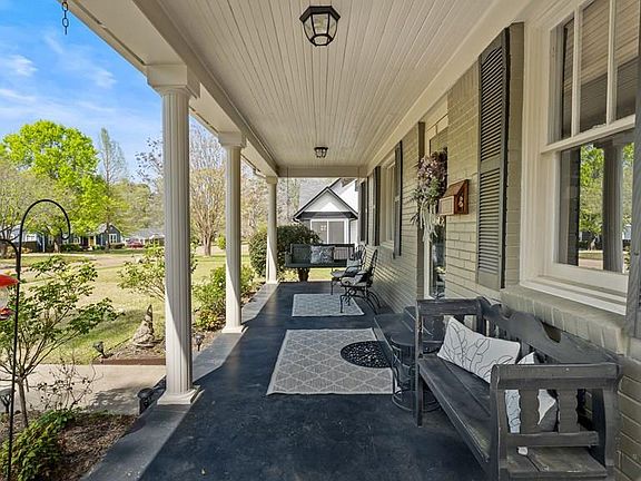 2nd image of 3102 Olive St