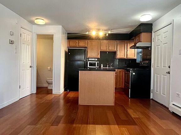 5th image of 1355 Gaylord St APT 1