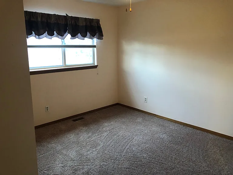 848 Elliott St — Photo 12
