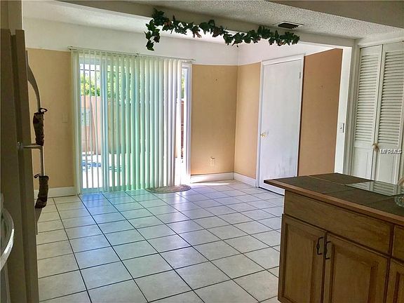 4th image of 830 W 25th St #830