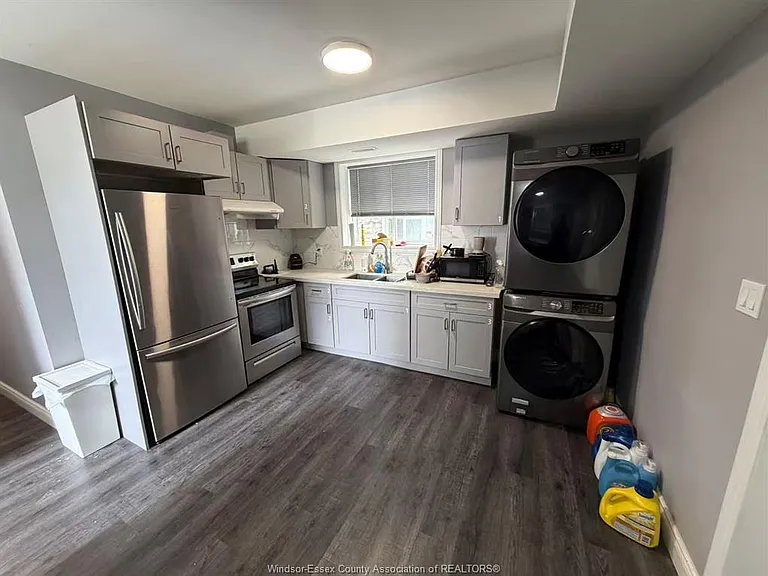 495 McEwan Ave #B — Photo 3