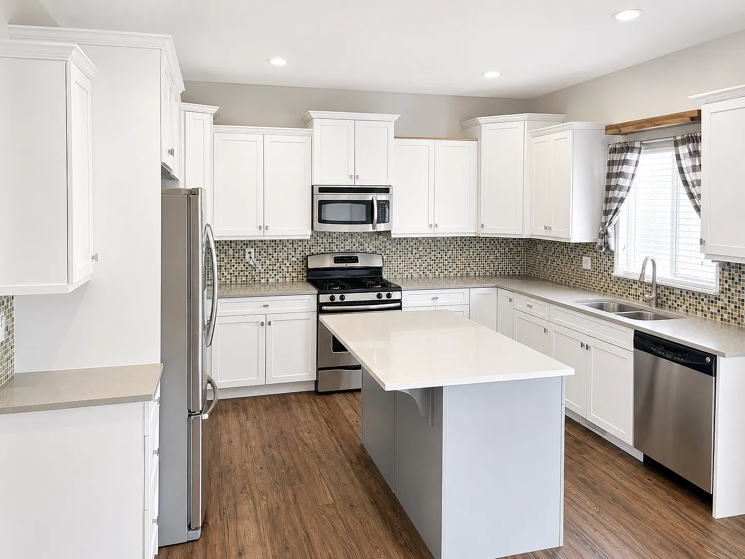 4 bed, 2.5 bath, 2037 sqft, $2,350 — Photo 2